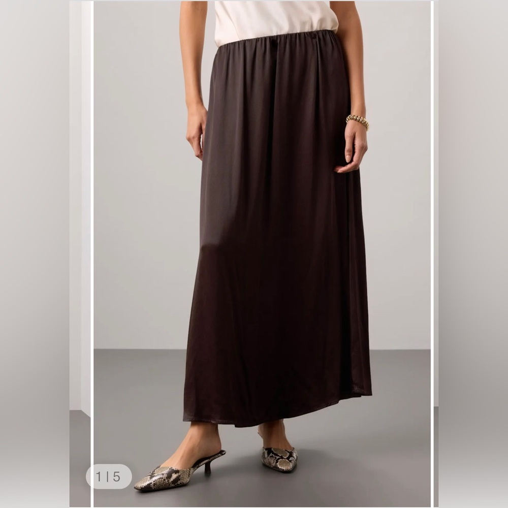 Donni Satiny Simple Skirt